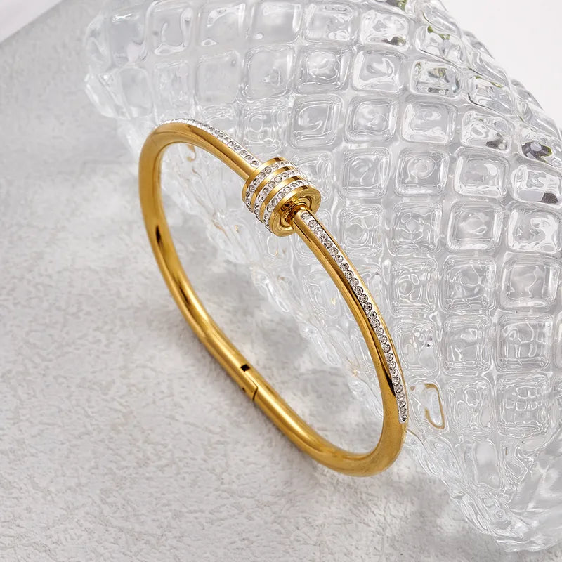 Fashionable O crystal Bracelet openable 18 K Gold Plated Stainless Steel